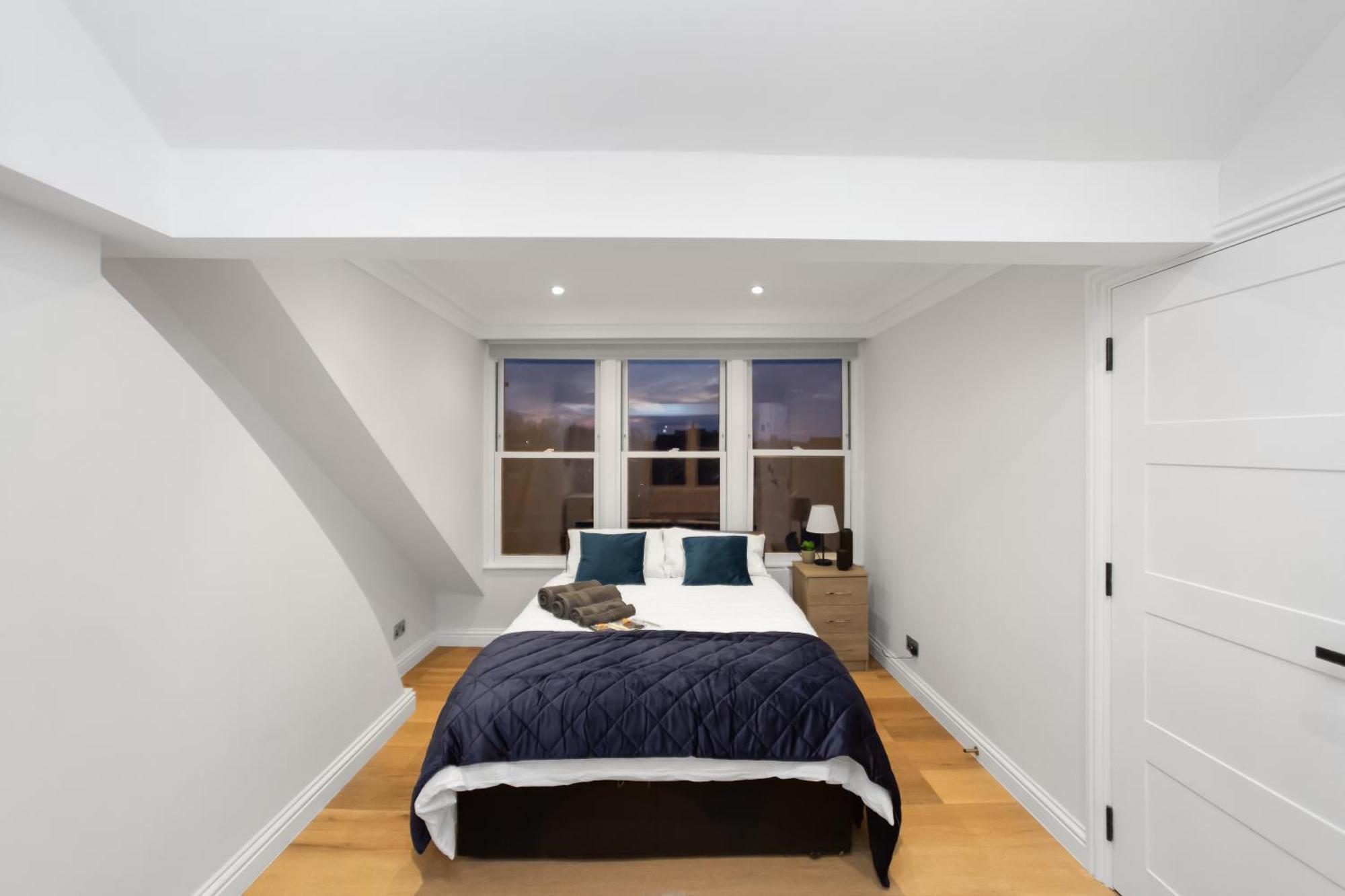 2 Bedrooms - Luxury Living - Fulham Apartment