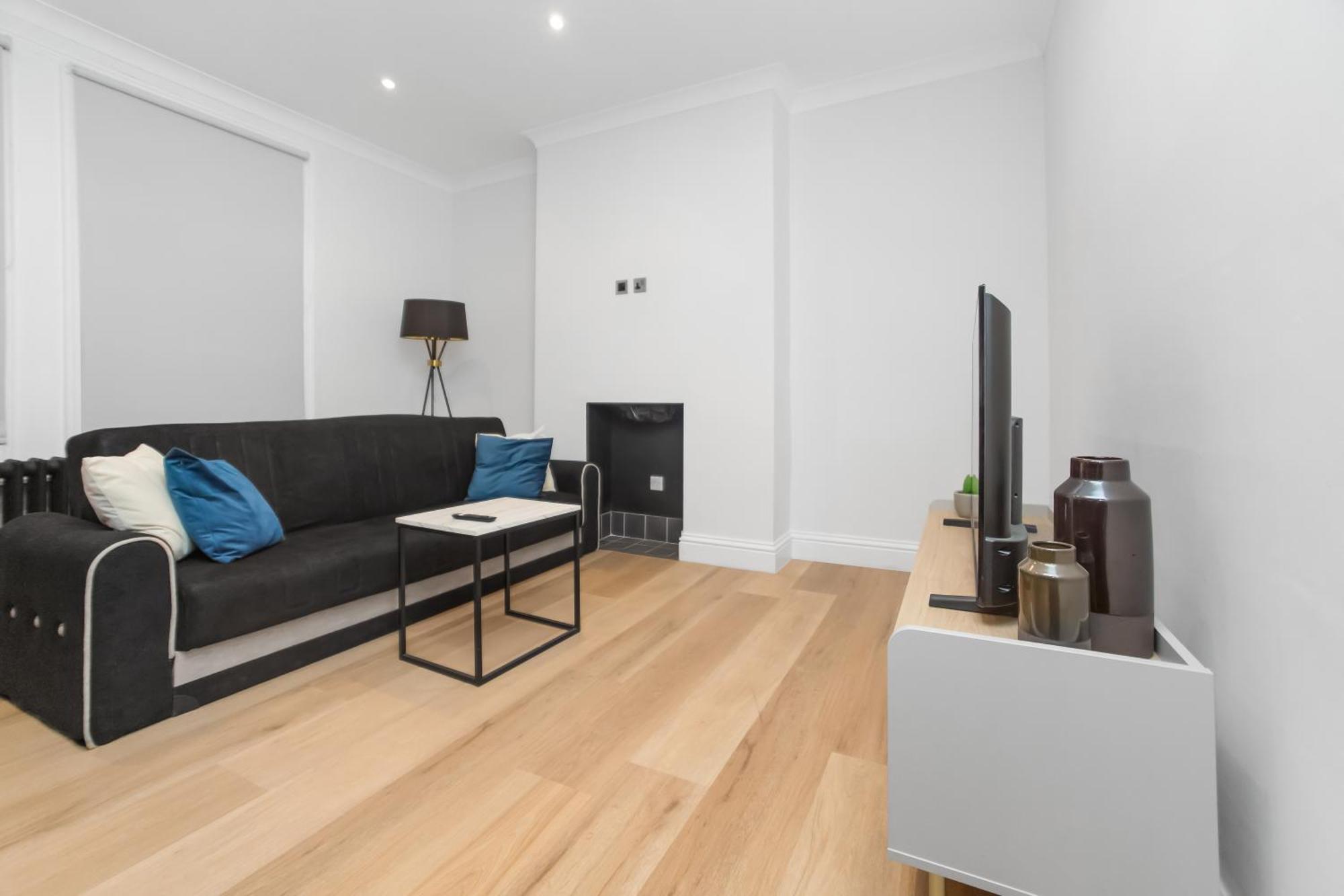 2 Bedrooms - Luxury Living - Fulham Apartment *