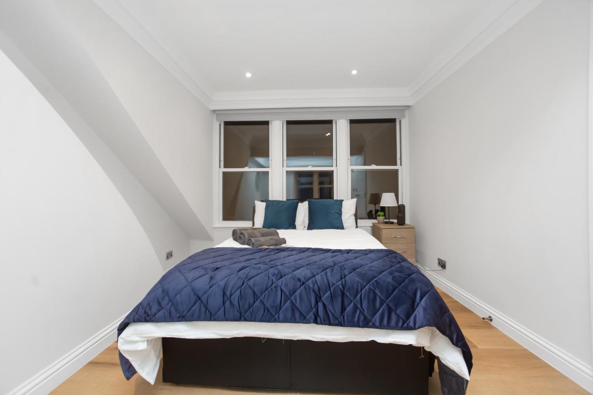 2 Bedrooms - Luxury Living - Fulham Apartment *